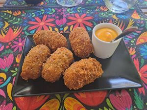 Croquettes with spicy sauce at Sabores de Sandra in Mallorca