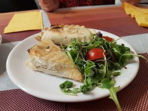 Samosa and empanada at Sabores de Sandra in Mallorca