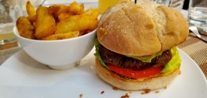 Homemade veggie burger at Sabores de Sandra in Mallorca