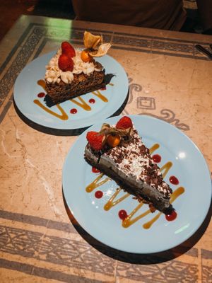 Banoffee pie and carrot cake with cashew cream at Sabores de Sandra in Mallorca