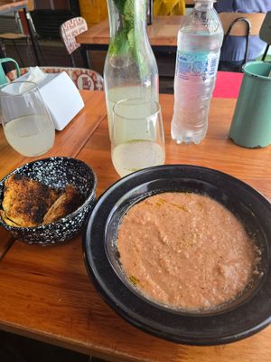 Gazpacho con pan at La Temeraria in Montevideo