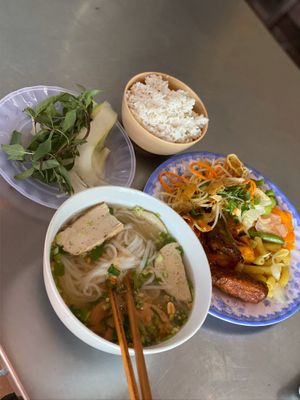 Pho + buffet of food at Tam Thanh Sang in Hoi An