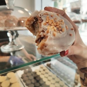 Nice to meet you GF cinnamon roll!! What a pleasure at Hanai Vegana in Barcelona