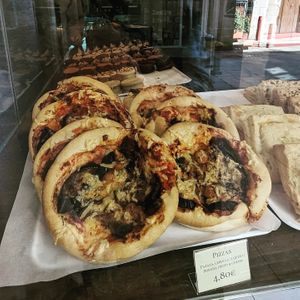 Pizzas at Hanai Vegana in Barcelona