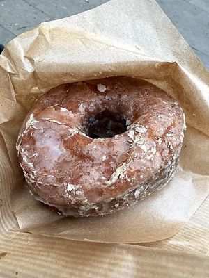Glazed doughnut at Hanai Vegana in Barcelona
