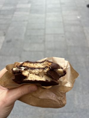 Alfajor Tiramisu   at Hanai Vegana in Barcelona
