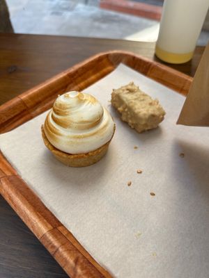 Pasteles de limón   at Hanai Vegana in Barcelona