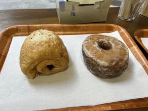 Pan au chocolat e donut   at Hanai Vegana in Barcelona