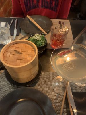 Salade wakamés et dumplings véganes  at Gorilla in Lagos