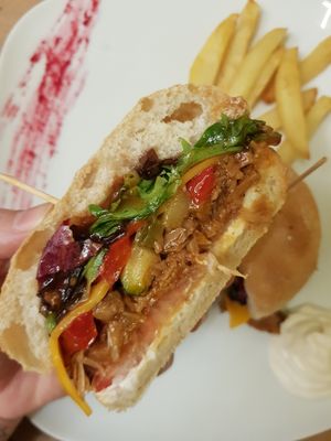 Burguer de jackfruit at TxuKrut Bar in Bilbao