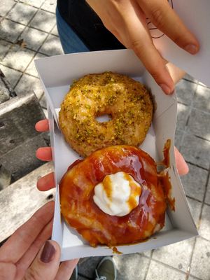 Coffee glazed and banoffee at DUH Vegan in Porto