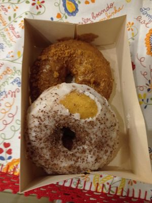 Donut de limón y chocolate y de galleta lotus at DUH Vegan in Porto