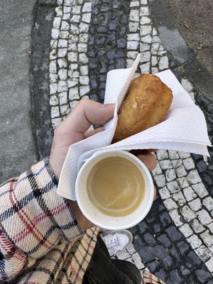 Café solo + mini doughnut 1€   at DUH Vegan in Porto