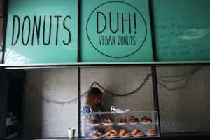 The smiling donut girl in place at DUH Vegan in Porto
