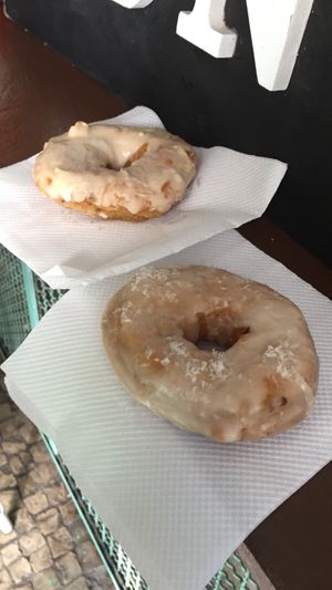 peanutbutter and clementine-coconut at DUH Vegan in Porto