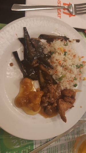 buffet food at Shi-Shang in Madrid