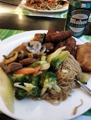 Variedad de proteínas, carbohidratos y micronutrientes at Shi-Shang in Madrid