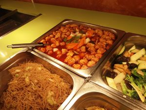 Sweet and sour "chicken balls" and noodles at Shi-Shang in Madrid
