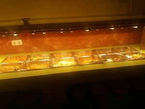 Hot food selection at Shi-Shang in Madrid