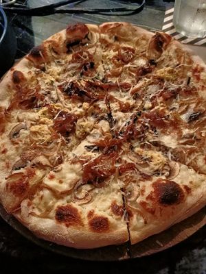 Funghi pizza at Dumbo in Ubud