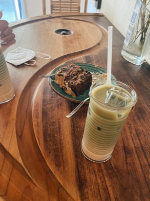 Vegan matcha latte with vegan banana bread at EatMyTrip  in Barcelona