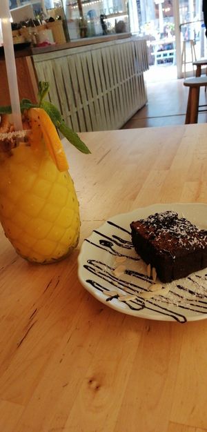 Vegan brownie and smoothie Colombia at EatMyTrip  in Barcelona