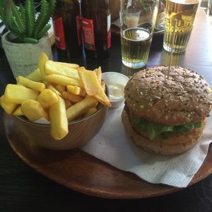 Veggie burger (vegan) at Bohemian Burgers in Bruges