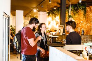 Paying with card is not yet possible, be sure to have cash with you! There's an ATM machine a bit further down the street... at Bohemian Burgers in Bruges