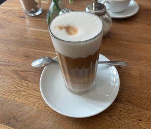 Latte mit Hafer   at Milchkaffee in Berlin