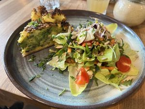 Vegane Quiche mit Salat (14,90€)  at Milchkaffee in Berlin