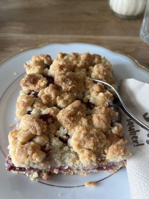 Kirschstreusel (cherry crumble)  at Milchkaffee in Berlin