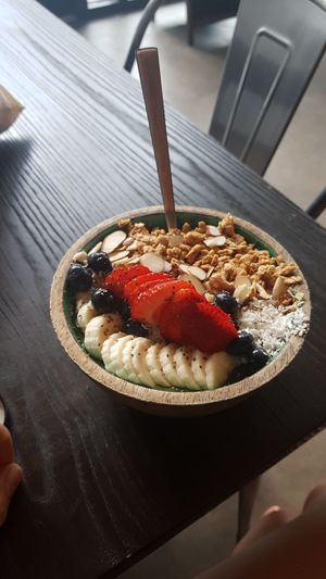 Earth Bowl with kale and spinach at Earthcraft Juicery in Houston