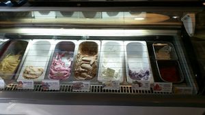 Gelatos at Napfenyes Cukraszat - Bajcsy Zsilinszky in Budapest