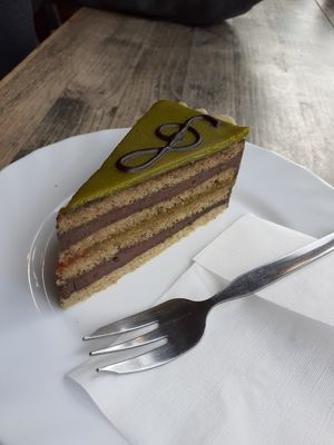 Pistache cake at Napfenyes Cukraszat - Bajcsy Zsilinszky in Budapest