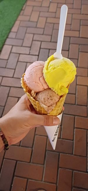 Mango, strawberry and fig. at Pliza 21 in Gran Canaria