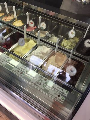 All of the vegan flavours (8 here) at Pliza 21 in Gran Canaria