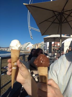 Lemon and chocolate at Pliza 21 in Gran Canaria