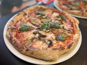 Pizza con seitán   at Rustico Pizza e Vino in Gran Canaria