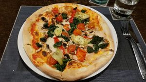Vegan pizza with vegan mozzarella at Rustico Pizza e Vino in Gran Canaria