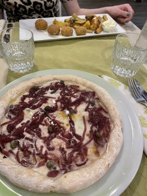 Bocca di rosa vegana and Jackfruit meatballs and mixed fried vegetables with ginger mayonnaise at La Pepiniere in Florence