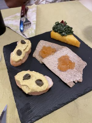 Finger foods: vegan tuna x2, polenta cake, vegan cheese   at La Pepiniere in Florence