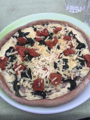 GF Pizza Campagnola Vegan (14€) with brown rice flour, cream base, spinach, parmiggiano, smoked sausage at La Pepiniere in Florence
