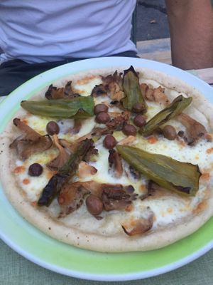 Vegetarian pizza with light glutenfree crust  at La Pepiniere in Florence