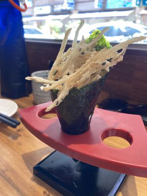Burdock hand-roll (牛蒡手卷) at HéHé LèWū 和合樂屋 in Kaohsiung