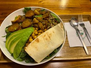 Switch chicken for avocado and you get this amazing salad ☺️ at Salad Brothers in Seoul