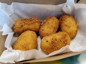 Jackfruit wings at LHR - Leon - T2 in West London