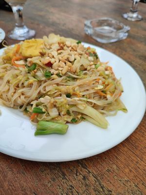 Pad thai at Casa Bonita in Cat Ba