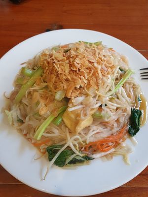 Fried noodles with veggies (there is tofu as well) at Casa Bonita in Cat Ba
