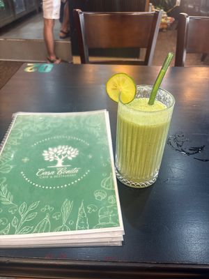 Green smoothiee  at Casa Bonita in Cat Ba