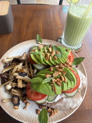 Full vegan toast with extra mushrooms (extra fee) + Green smoothie  at Casa Bonita in Cat Ba